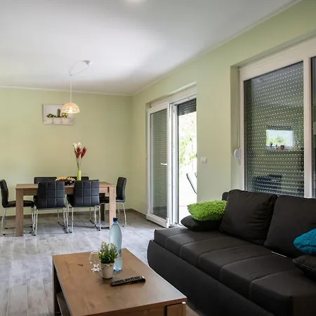 Simply-una Holiday home
